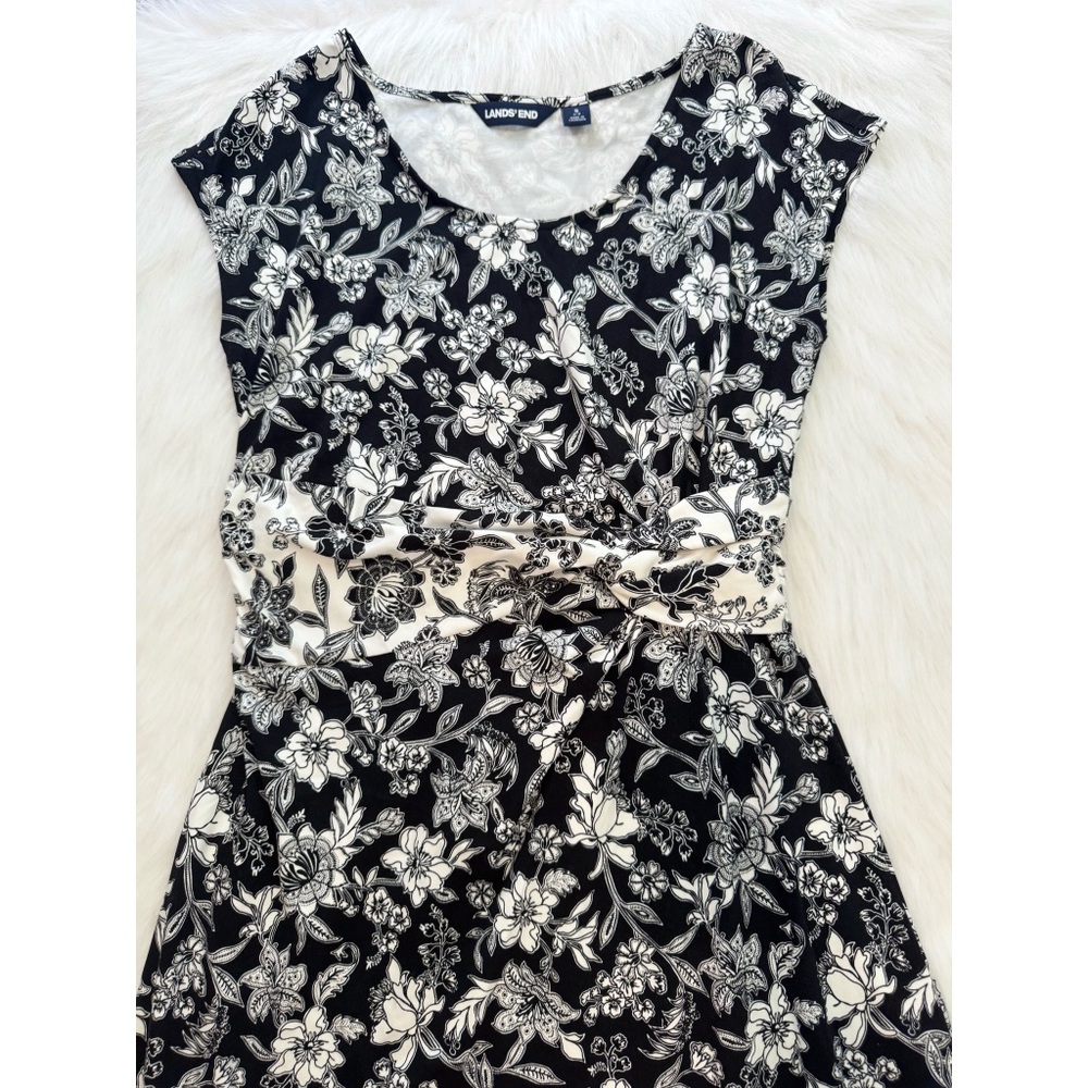 Lands’ End Floral Fit and Flare Dress 🤍🖤 - Picture 2 of 4